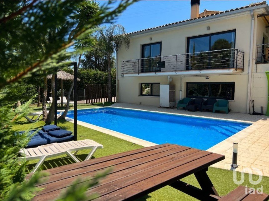 Maison 4 chambres de 199 m² à Castell-Platja d'Aro (17249)