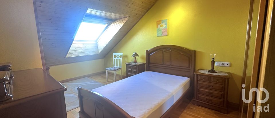 Duplex 4 bedrooms of 120 m² in La Virgen del Camino (24198)