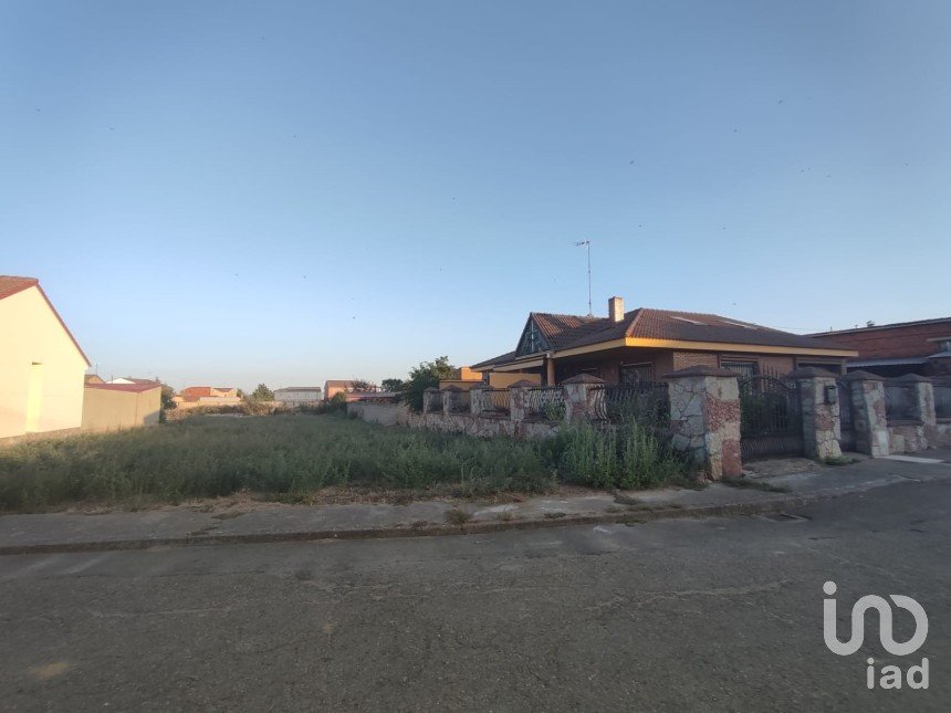 Terreno de 1.404 m² en Estebanez de La Calzada (24288)