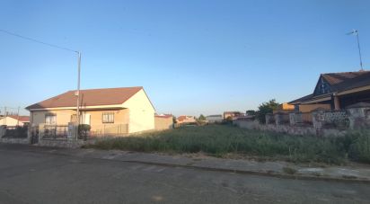 Terreno de 1.404 m² en Estebanez de La Calzada (24288)