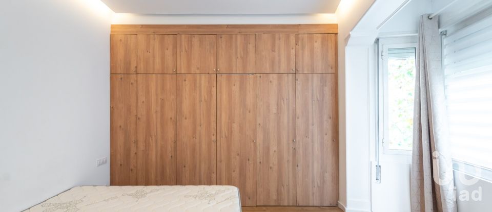 Pis 3 habitacions de 103 m² a Barcelona (08026)