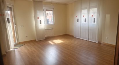 Maison 0 chambre de 220 m² à Trobajo del Camino (24010)