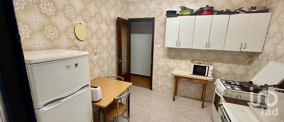 Pis 3 habitacions de 80 m² a Torrelavega (39300)