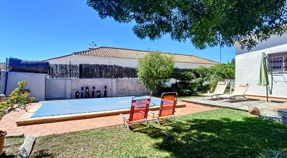 Lodge 4 bedrooms of 192 m² in Chiclana de la Frontera (11130)