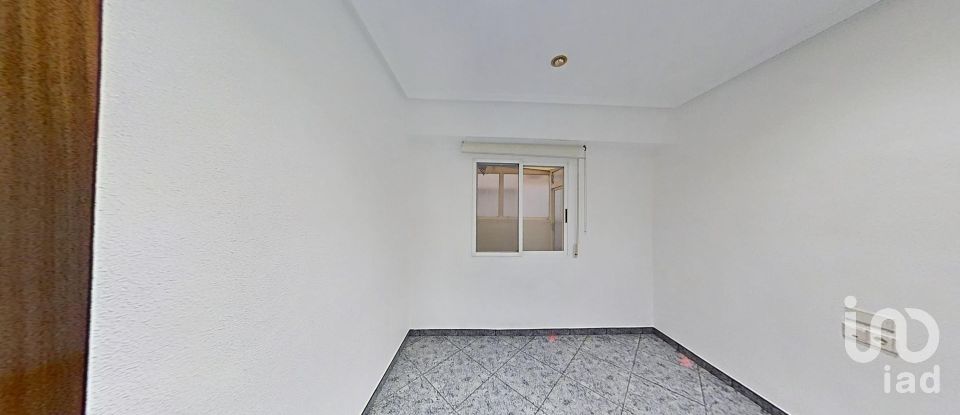 Pis 3 habitacions de 128 m² a Elx/Elche (03204)