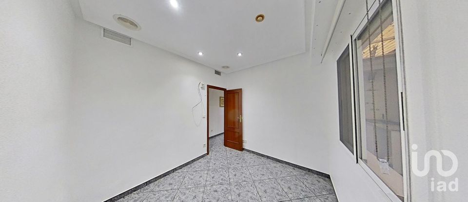 Pis 3 habitacions de 128 m² a Elx/Elche (03204)