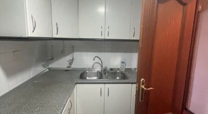 Pis 3 habitacions de 60 m² a Barcelona (08042)