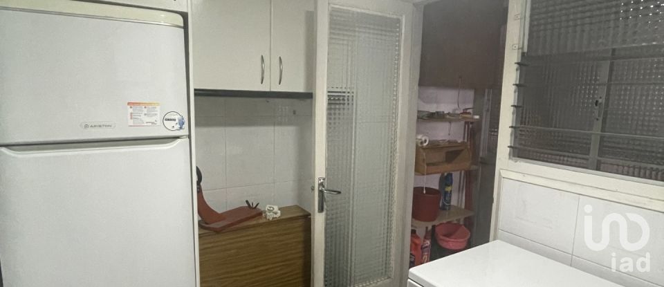 Pis 3 habitacions de 60 m² a Barcelona (08042)