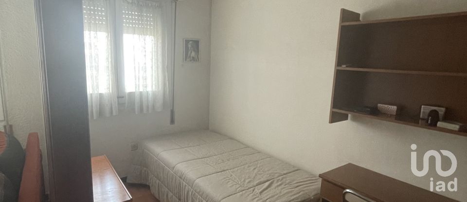 Pis 3 habitacions de 60 m² a Barcelona (08042)