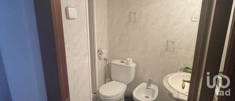 Pis 3 habitacions de 60 m² a Barcelona (08042)