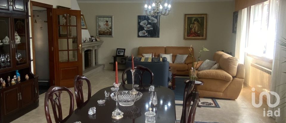 House 5 bedrooms of 239 m² in San Lourenzo de Nogueira (36637)