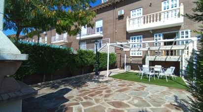 Cottage 4 bedrooms of 245 m² in Seseña Nuevo (45224)