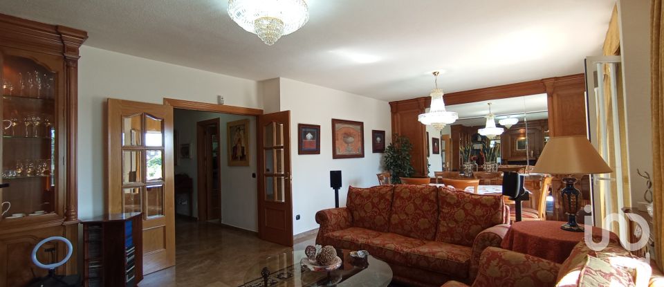 Cottage 4 bedrooms of 245 m² in Seseña Nuevo (45224)