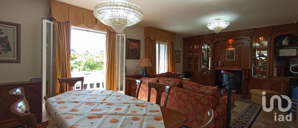 Cottage 4 bedrooms of 245 m² in Seseña Nuevo (45224)