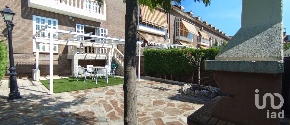 Cottage 4 bedrooms of 245 m² in Seseña Nuevo (45224)