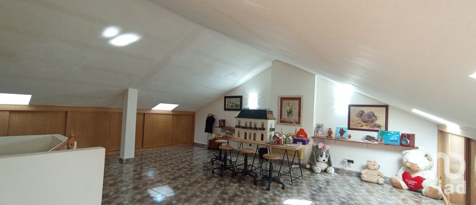 Cottage 4 bedrooms of 245 m² in Seseña Nuevo (45224)