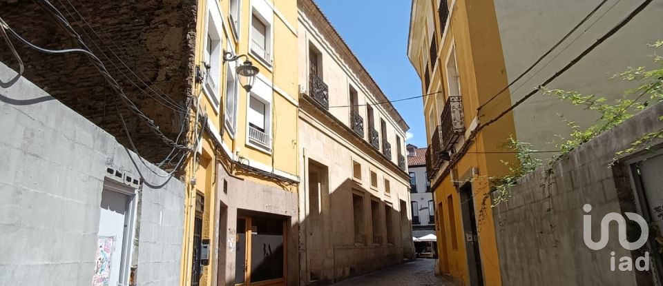 Apartment 2 bedrooms of 70 m² in León (24003)