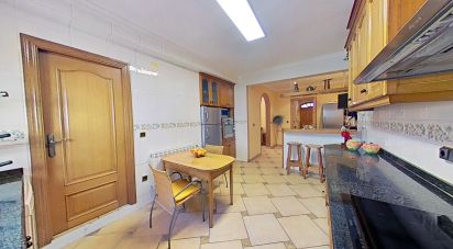 Lodge 5 bedrooms of 509 m² in Valls (43800)