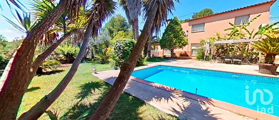 Lodge 5 bedrooms of 509 m² in Valls (43800)