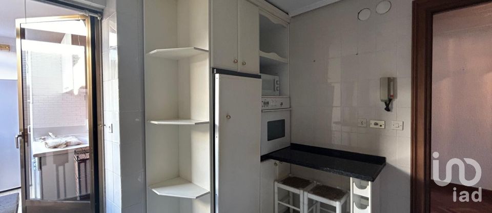 Pis 4 habitacions de 125 m² a León (24002)