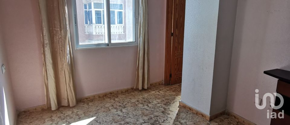 Pis 3 habitacions de 87 m² a Torrevieja (03182)