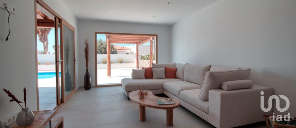 Casa 4 habitaciones de 190 m² en Torrevieja (03184)