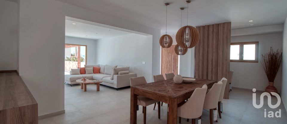 Casa 4 habitaciones de 190 m² en Torrevieja (03184)