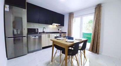 Pis 3 habitacions de 87 m² a Alicante/Alacant (03016)