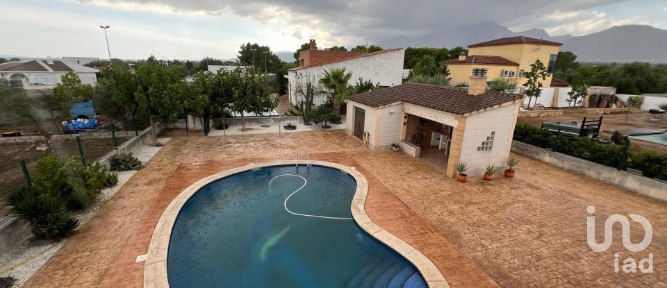 House 6 bedrooms of 150 m² in Roquetes (43520)