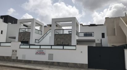 Casa 4 habitacions de 114 m² a Benijófar (03178)