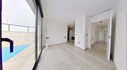 Casa 4 habitaciones de 114 m² en Benijófar (03178)