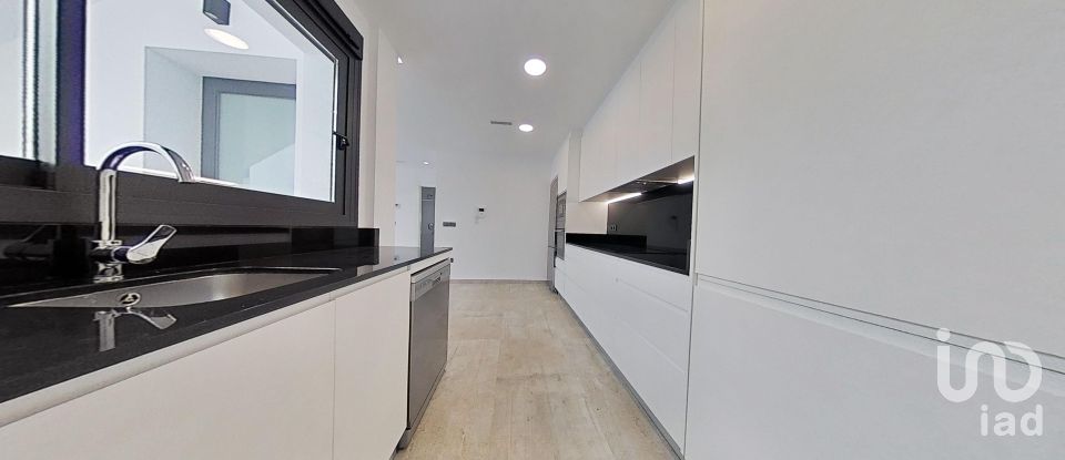 Casa 4 habitacions de 114 m² a Benijófar (03178)