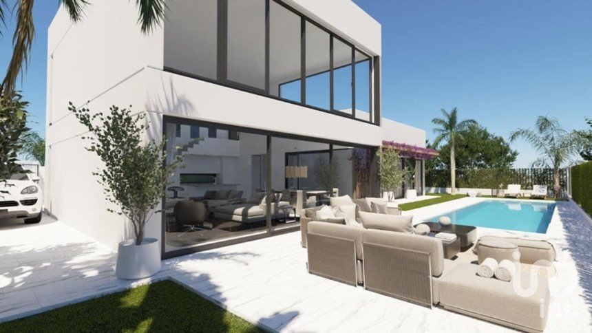 Chalet 3 habitaciones de 640 m² en Estepona (29680)