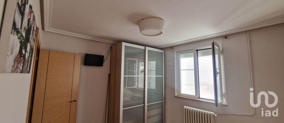 Pis 5 habitacions de 124 m² a León (24002)