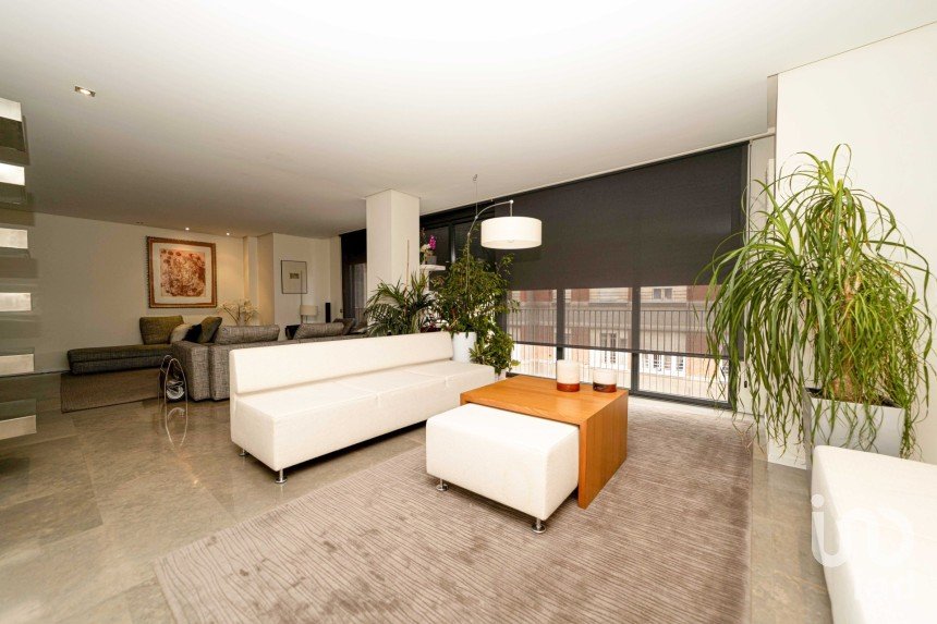 Pis 4 habitacions de 463 m² a León (24004)