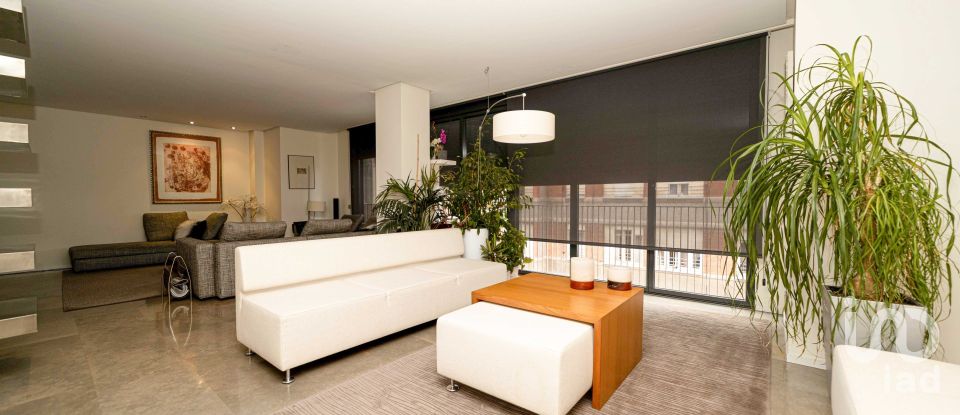 Pis 4 habitacions de 463 m² a León (24004)