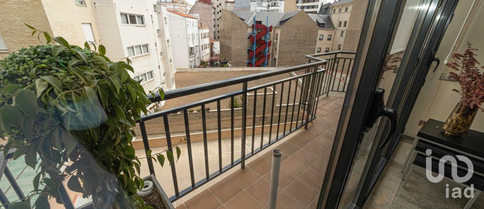 Pis 4 habitacions de 463 m² a León (24004)