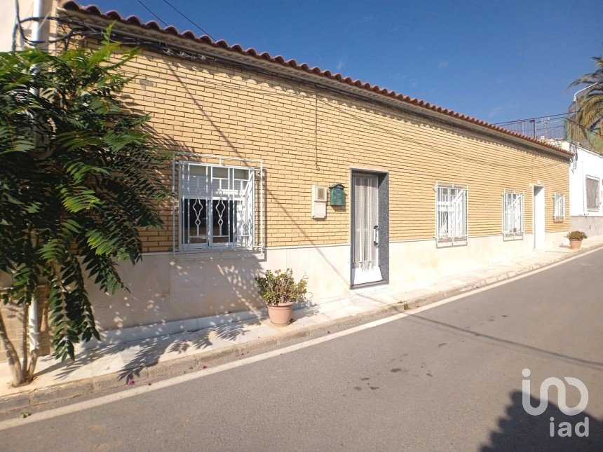 Town house 4 bedrooms of 356 m² in Fines (04869)