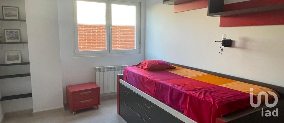 Pis 3 habitacions de 89 m² a Valencia de Don Juan (24200)