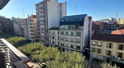 Superfície variada 5 habitacions de 212 m² a León (24001)