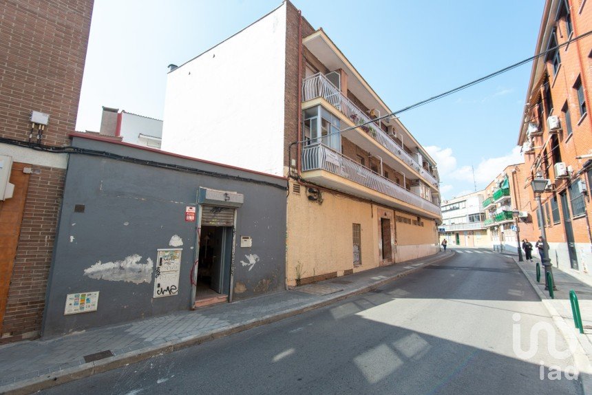 Shop / premises commercial of 72 m² in Madrid (28031)