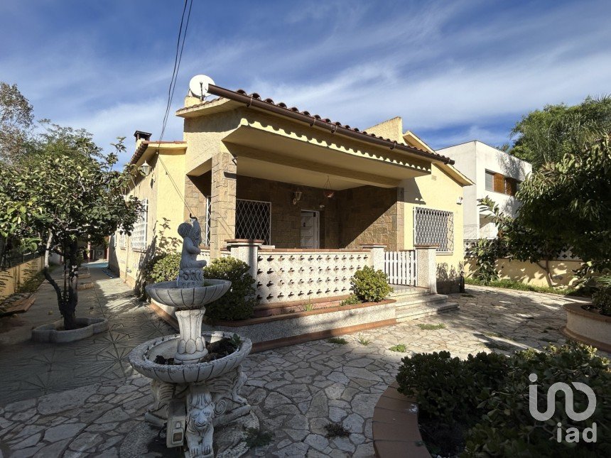 Cottage 5 bedrooms of 181 m² in Castelldefels (08860)