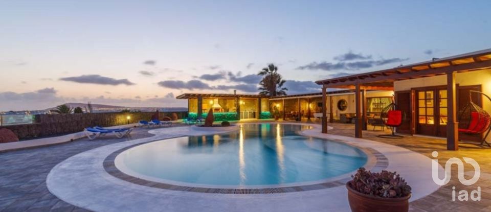 House 5 bedrooms of 483 m² in Playa Blanca (35580)