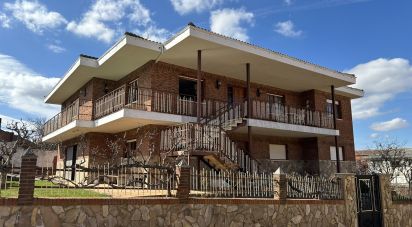 House 4 bedrooms of 328 m² in Villanueva del Carnero (24391)