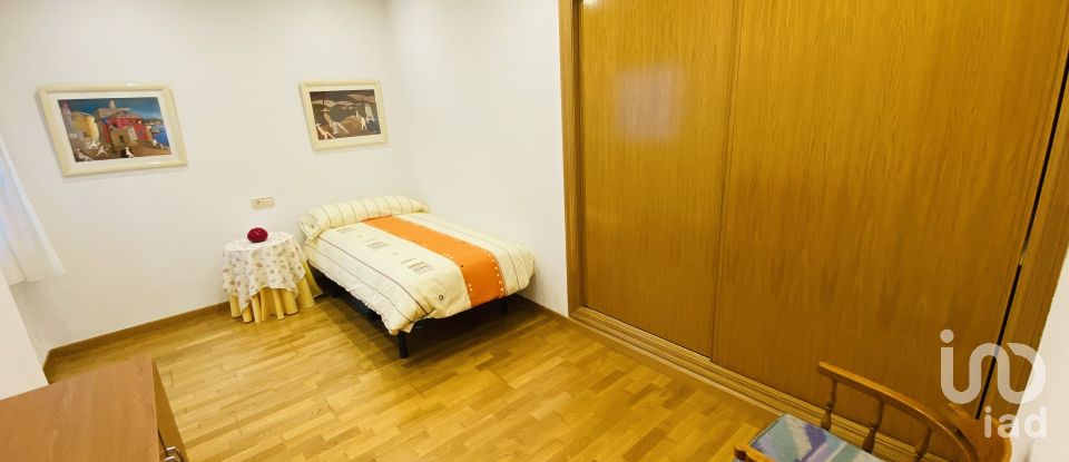 Pis 3 habitacions de 115 m² a Alicante/Alacant (03004)