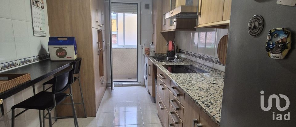 Pis 3 habitacions de 113 m² a Villares de la Reina (37184)