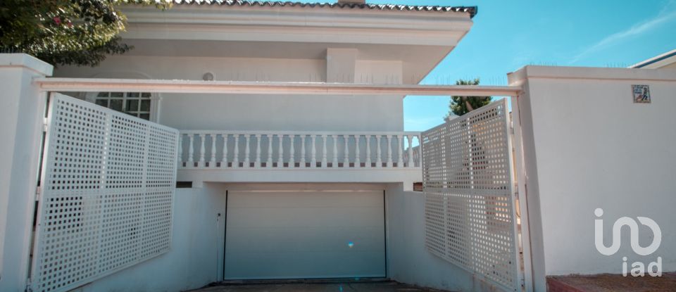 Chalet 4 habitaciones de 520 m² en Torrevieja (03184)