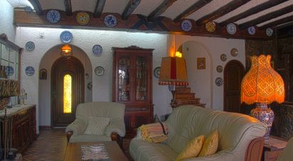 House 4 bedrooms of 501 m² in Valls (43800)