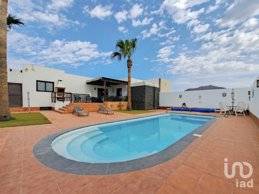 House 5 bedrooms of 180 m² in Playa Blanca (35580)