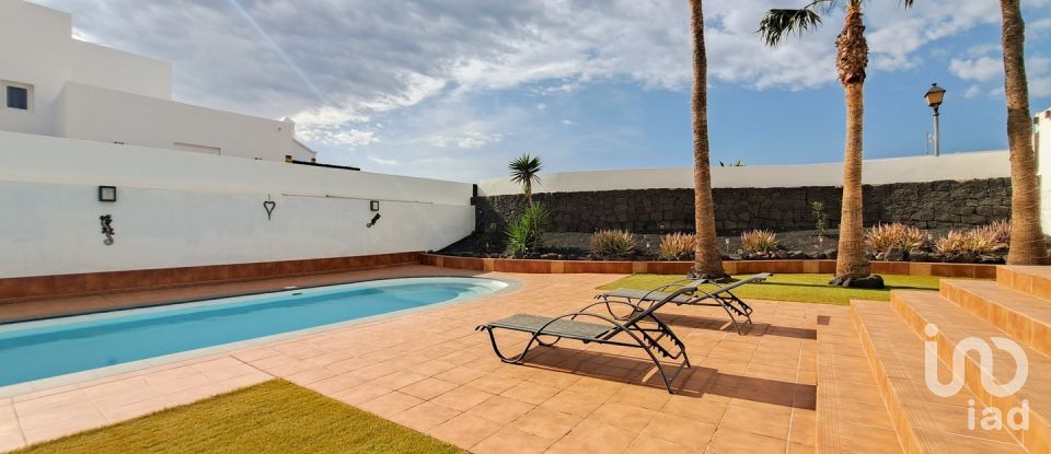 Maison 5 chambres de 180 m² à Playa Blanca (35580)